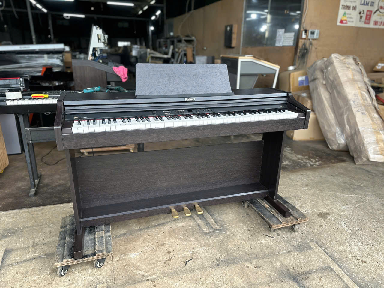 Đàn Piano Điện Roland RP201