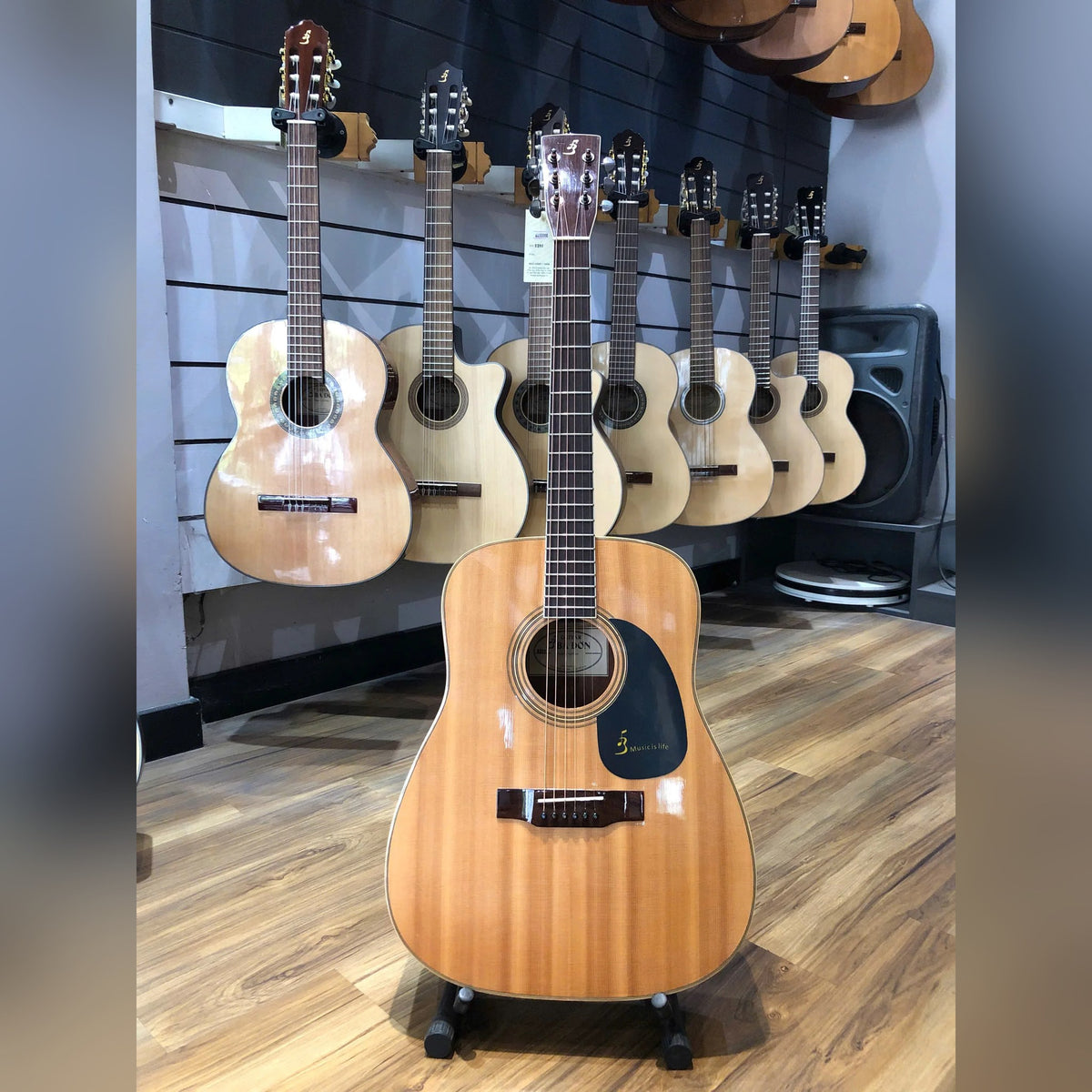 Đàn guitar acoustic Ba Đờn D260 tay trái màu Natural – mặt trước toàn thân
