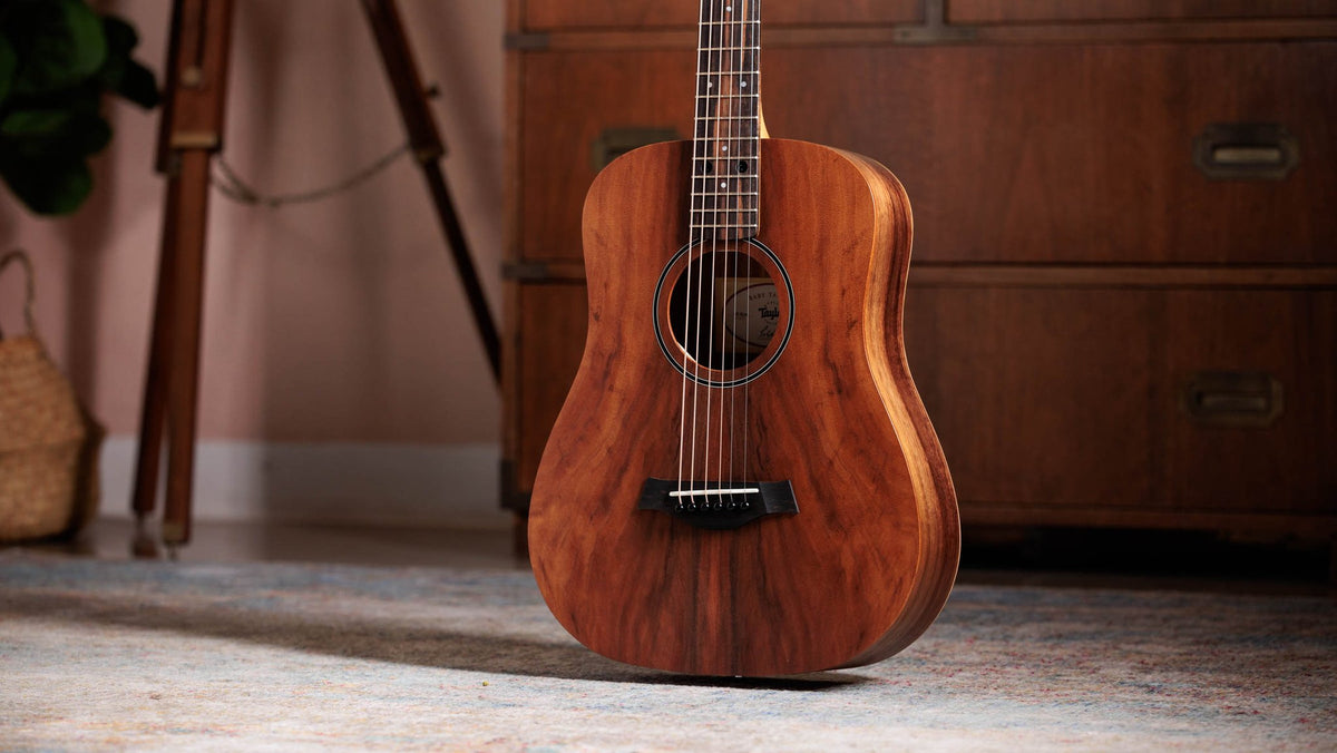 Đàn guitar acoustic Baby Taylor BT-Koa màu Natural – ảnh chính hãng chụp nằm ngang