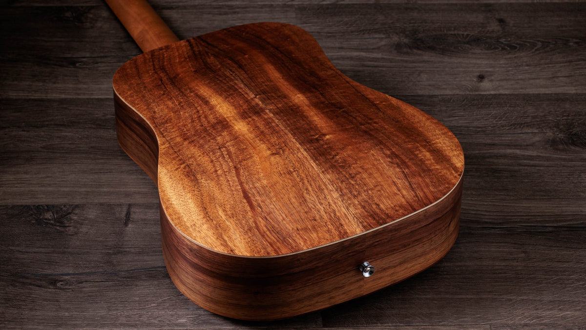 Đàn guitar acoustic Baby Taylor BT-Koa màu Natural – cận vân gỗ mặt lưng (góc 2)