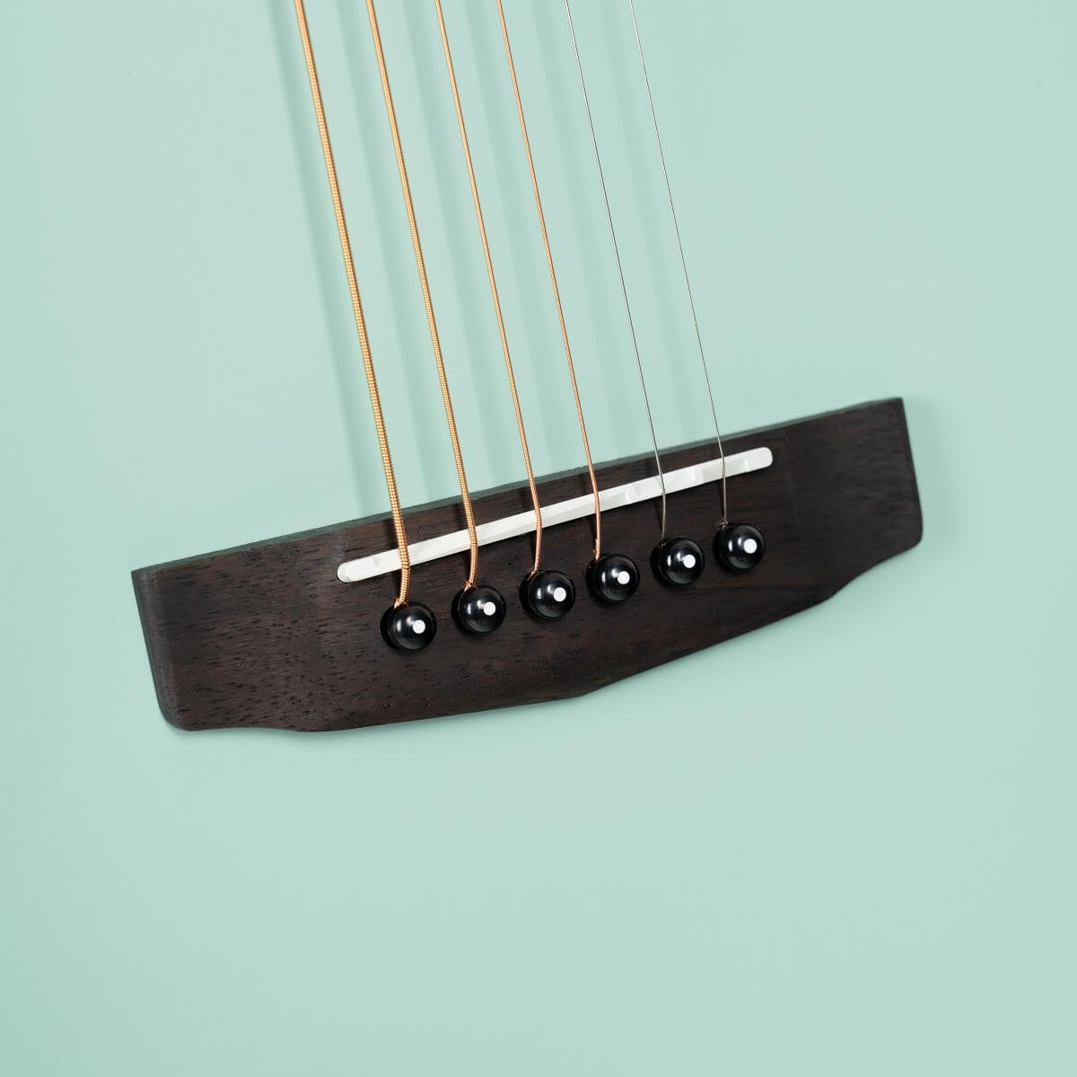 Đàn guitar acoustic Cort AD Mini màu Open Pore Green Mint – cận lỗ thoát âm và ngựa đàn