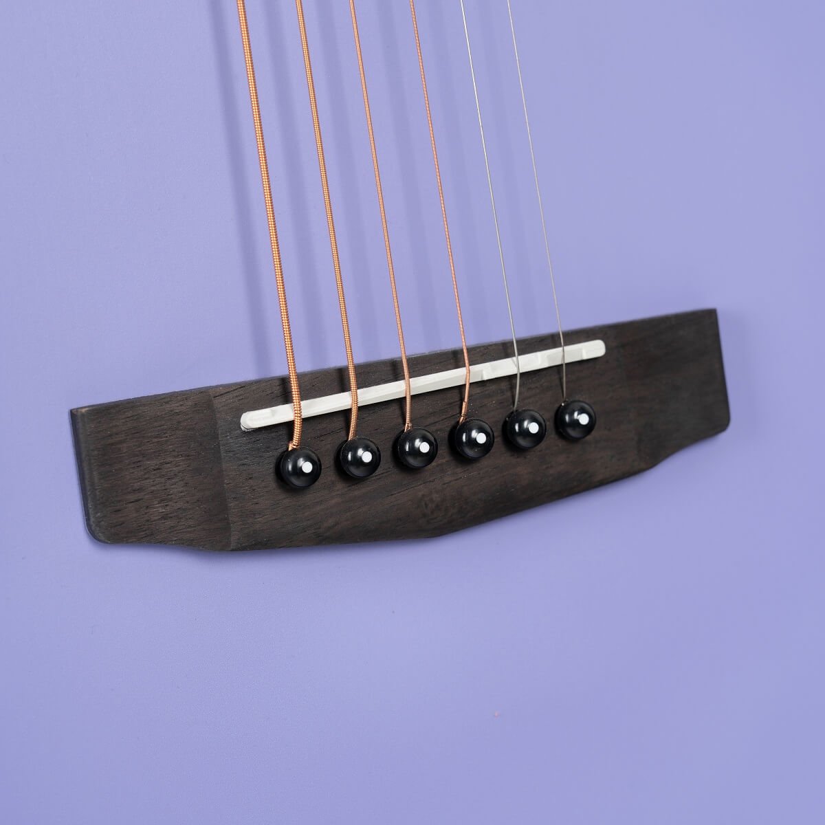 Đàn guitar acoustic Cort AD Mini màu Open Pore Lavender – cận lỗ thoát âm và ngựa đàn