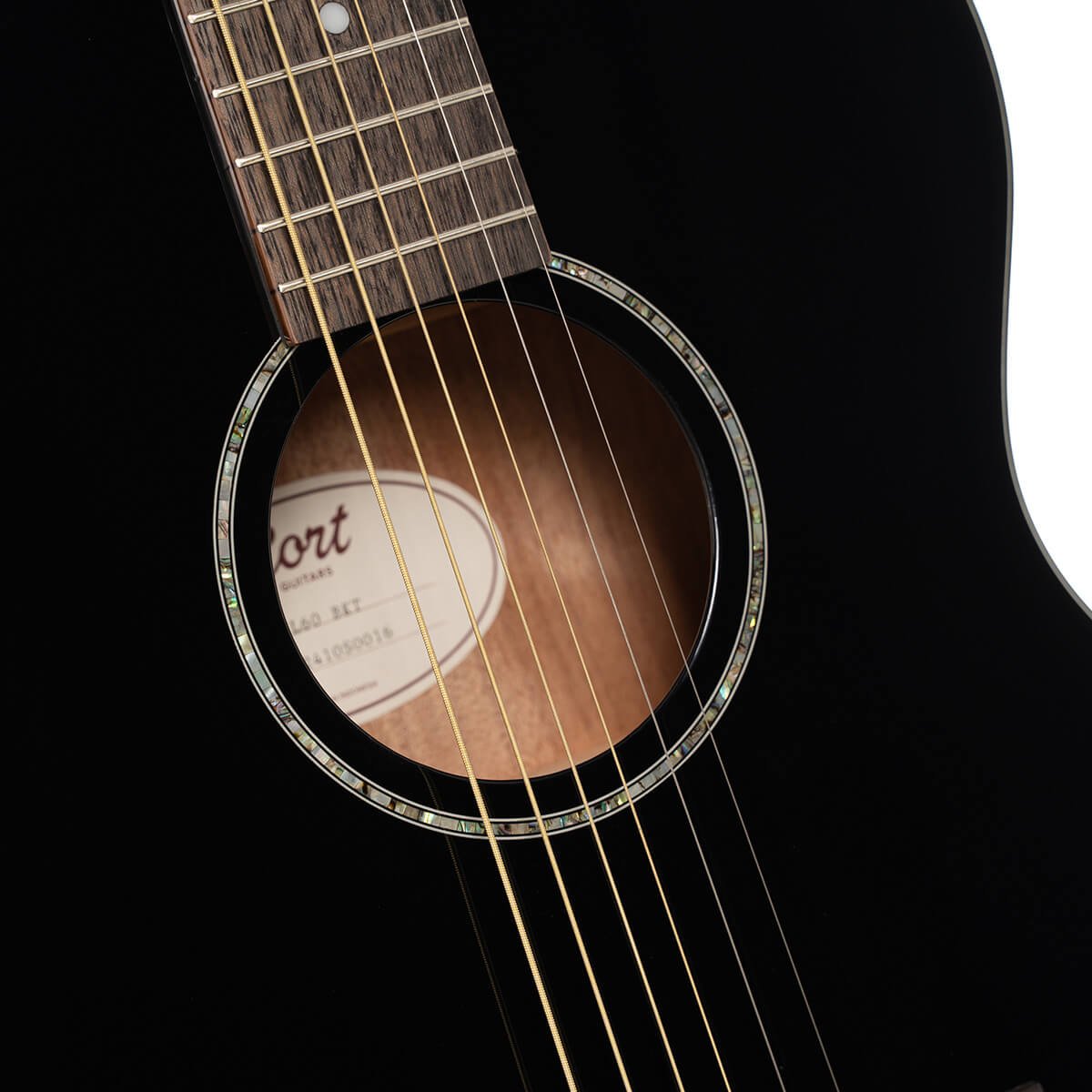 Đàn guitar acoustic Cort L60 màu Black Gloss – cận hoa văn viền lỗ thoát âm (rosette)