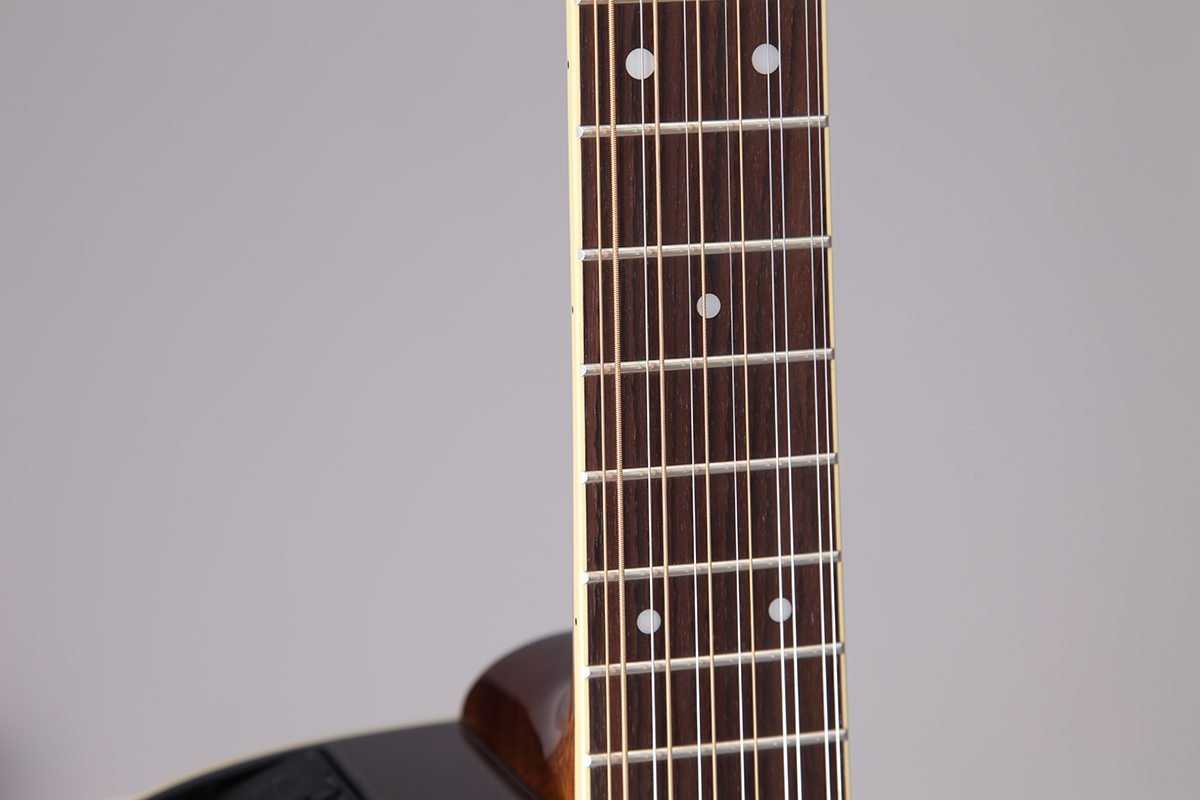 Đàn guitar acoustic điện 12 dây Takamine EF400SC-TT màu Natural sơn bóng – cận cần đàn và mặt phím
