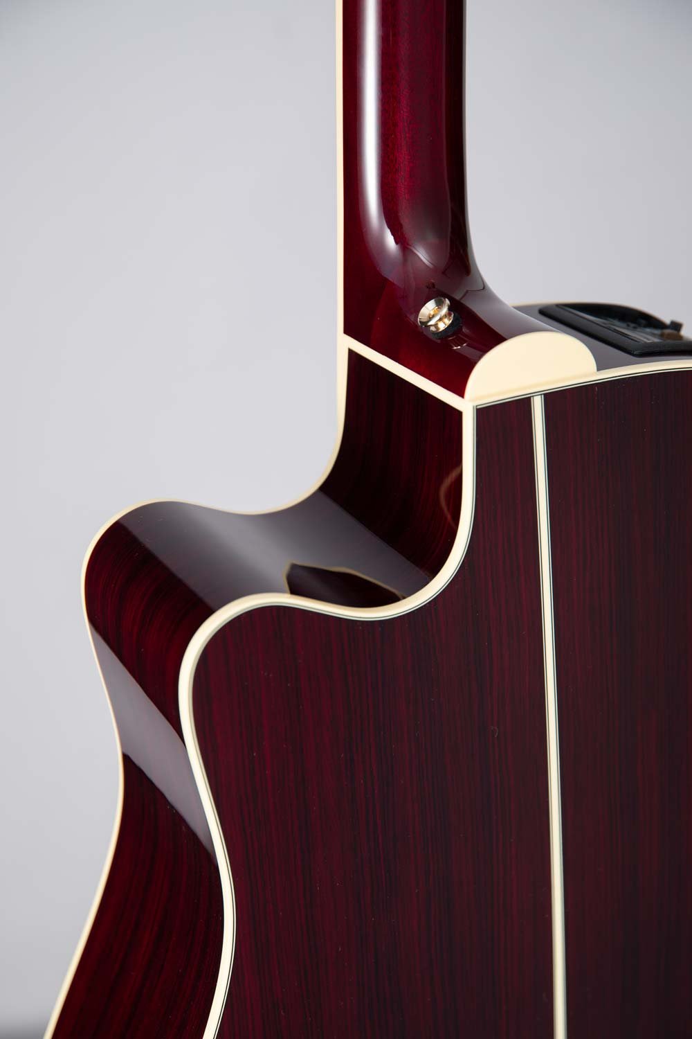 Đàn guitar acoustic điện 12 dây Takamine JJ325SRCL-12 màu đỏ bóng Red Stain – thùng đàn chụp nghiêng