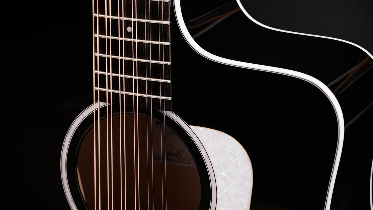Đàn guitar acoustic điện 12 dây Taylor 250ce Plus BLK Doce Doble màu Black – cận lỗ thoát âm và ngựa đàn