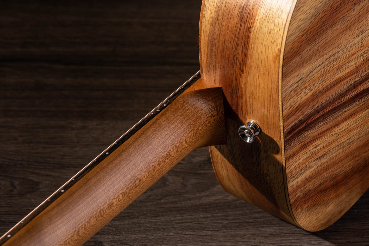 Đàn guitar acoustic điện Baby Taylor BTe Koa màu Natural – cận gót cần nối thân đàn