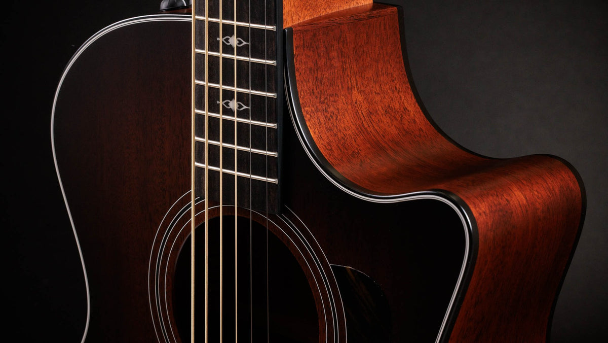 Đàn guitar acoustic điện baritone Taylor 324ce Baritone-6 LTD màu Shaded Edgeburst – cận lỗ thoát âm và ngựa đàn