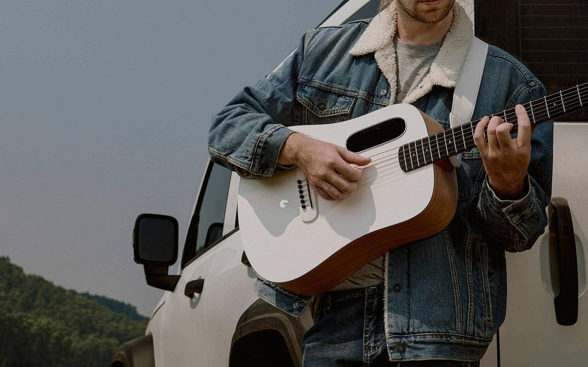 Đàn guitar acoustic Blue Lava Original – ảnh người chơi thực tế (góc 3)