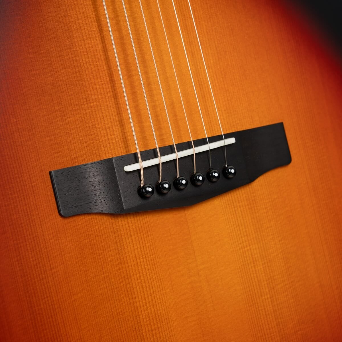 Đàn guitar acoustic điện Cort Core-GA Formosan Koa màu Light Burst Top Semi Gloss – cận lỗ thoát âm và ngựa đàn