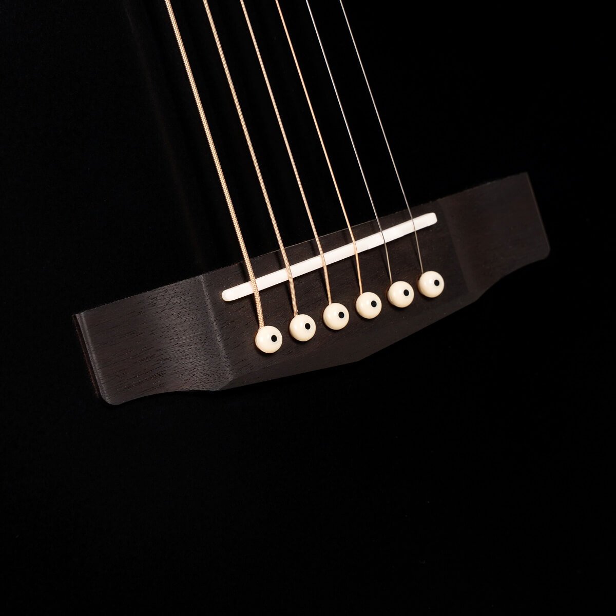 Đàn guitar acoustic điện Cort Essence-GA4 Special màu Black Top Semi Gloss – cận lỗ thoát âm và ngựa đàn