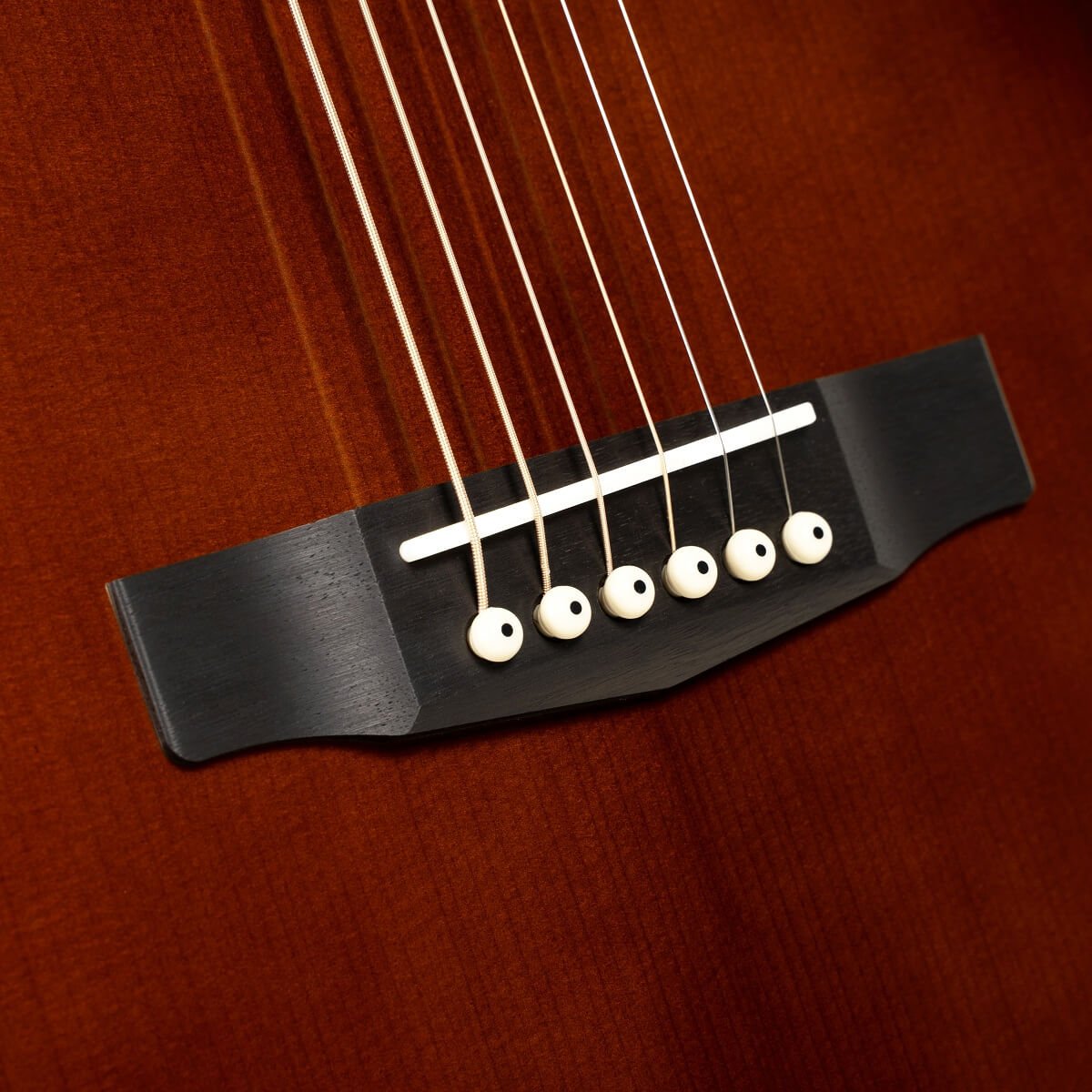 Đàn guitar acoustic điện Cort Essence-GA4 Special màu Brown Burst Semi Gloss – cận lỗ thoát âm và ngựa đàn