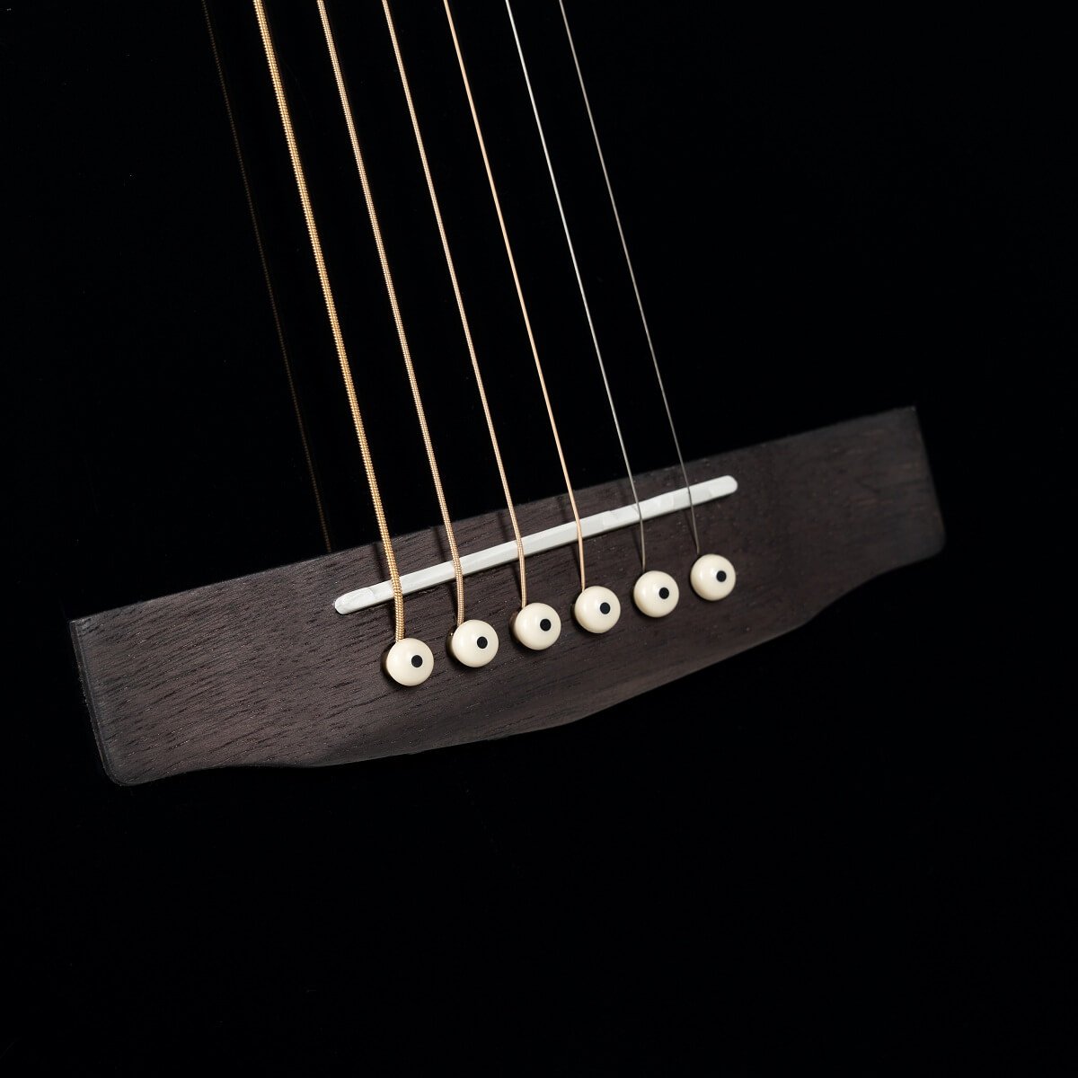 Đàn guitar acoustic điện Cort Exotic-SFX Ash màu Black – cận lỗ thoát âm và ngựa đàn
