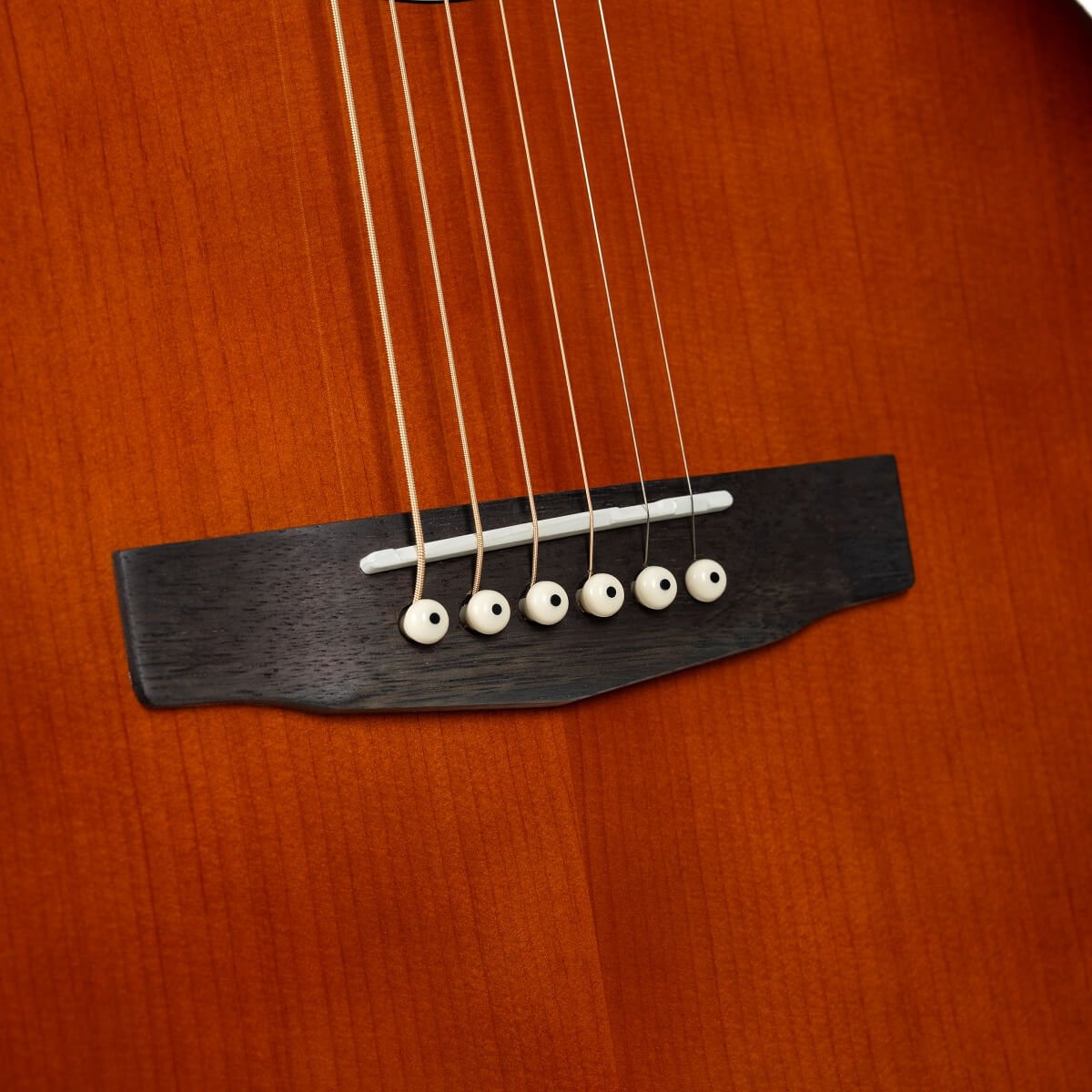 Đàn guitar acoustic điện Cort Exotic-SFX Myrtle màu Sunburst – cận lỗ thoát âm và ngựa đàn