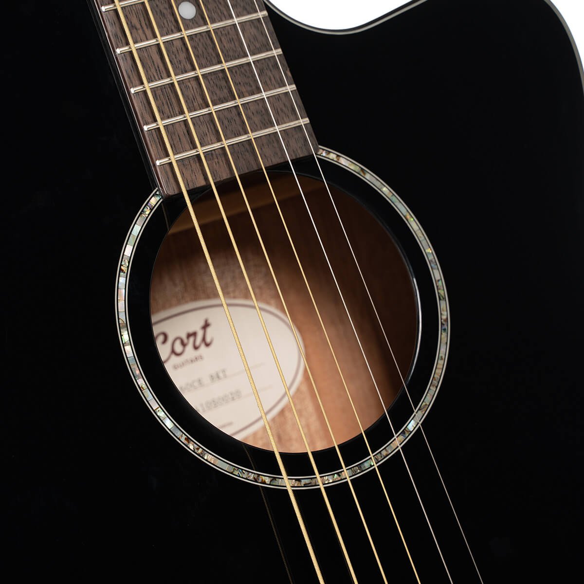 Đàn guitar acoustic điện Cort L60CE màu Black Gloss – cận hoa văn viền lỗ thoát âm (rosette)