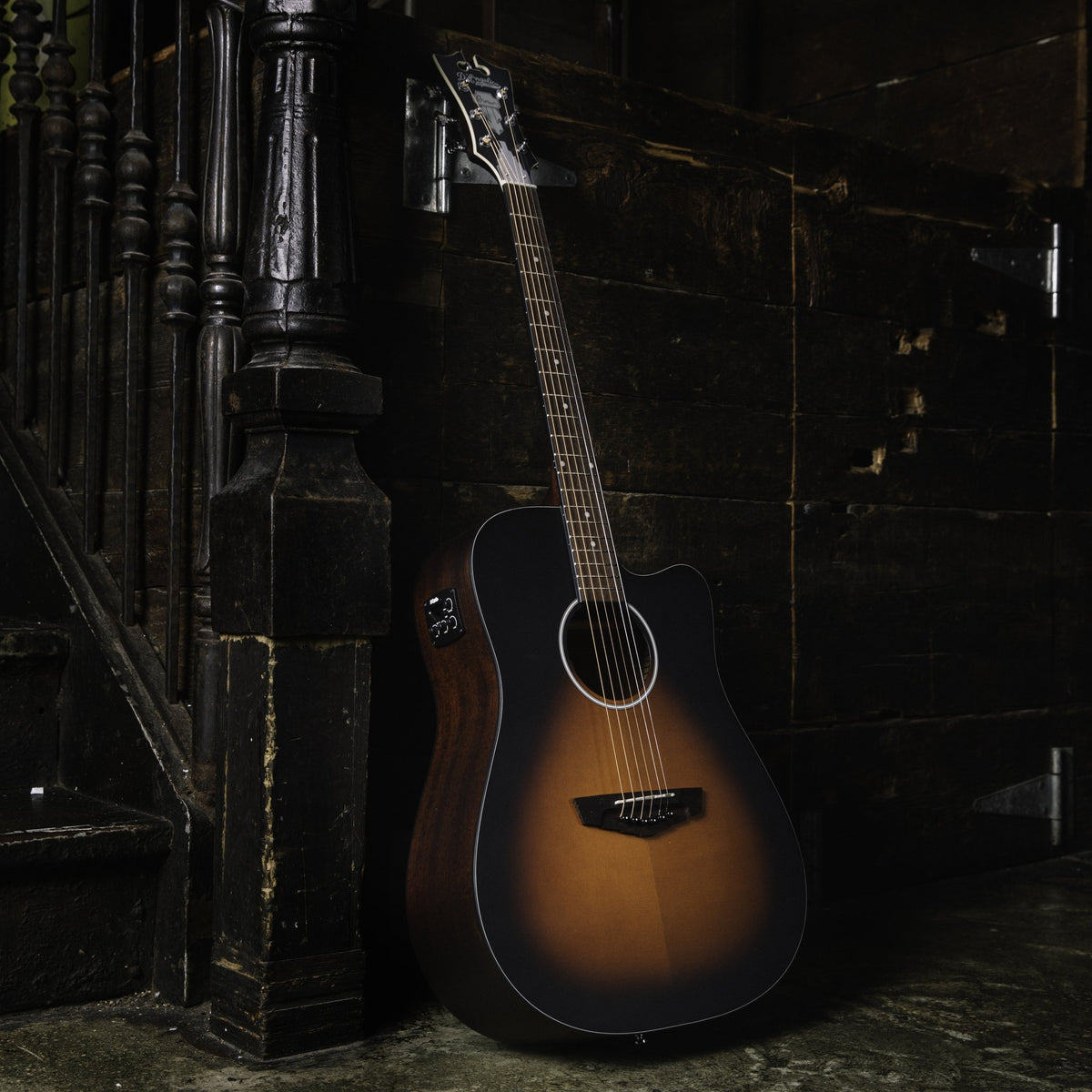 Đàn guitar acoustic điện D'Angelico Bowery LS màu Satin Vintage Sunburst – ảnh chụp thực tế (góc 2)