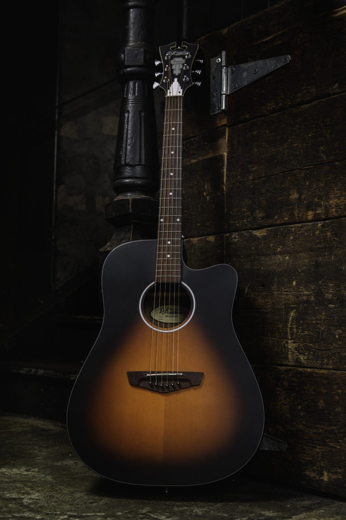 Đàn guitar acoustic điện D'Angelico Bowery LS màu Satin Vintage Sunburst – ảnh chụp thực tế (góc 3)