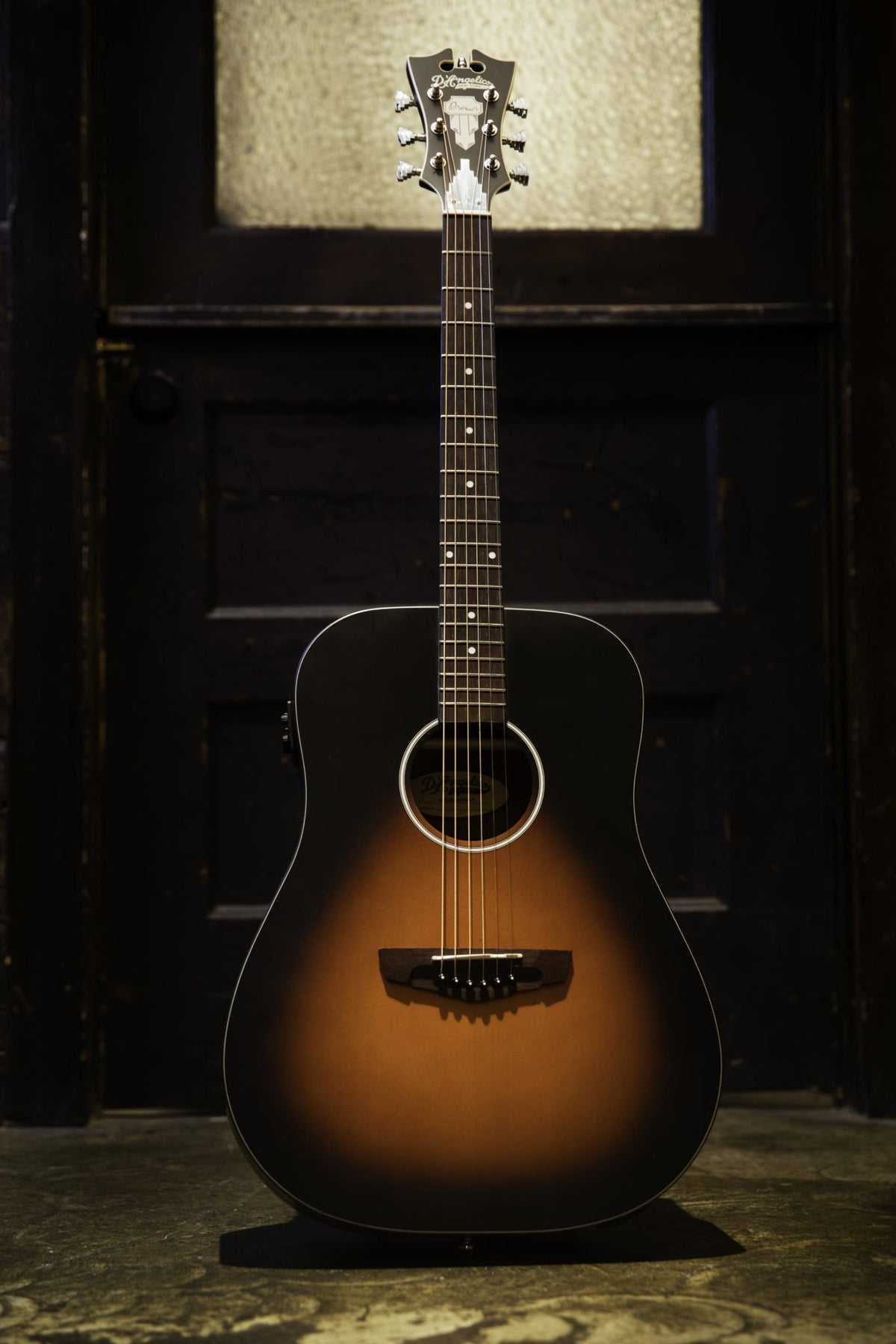Đàn guitar acoustic điện D'Angelico Lexington LS màu Satin Vintage Sunburst – ảnh chụp thực tế (góc 3)