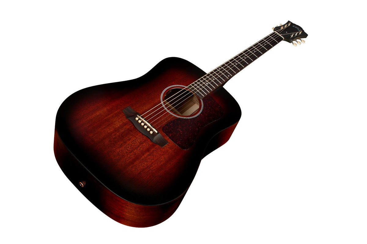 Đàn guitar acoustic điện Guild D-20E màu Vintage Sunburst – góc nghiêng 3/4 toàn thân