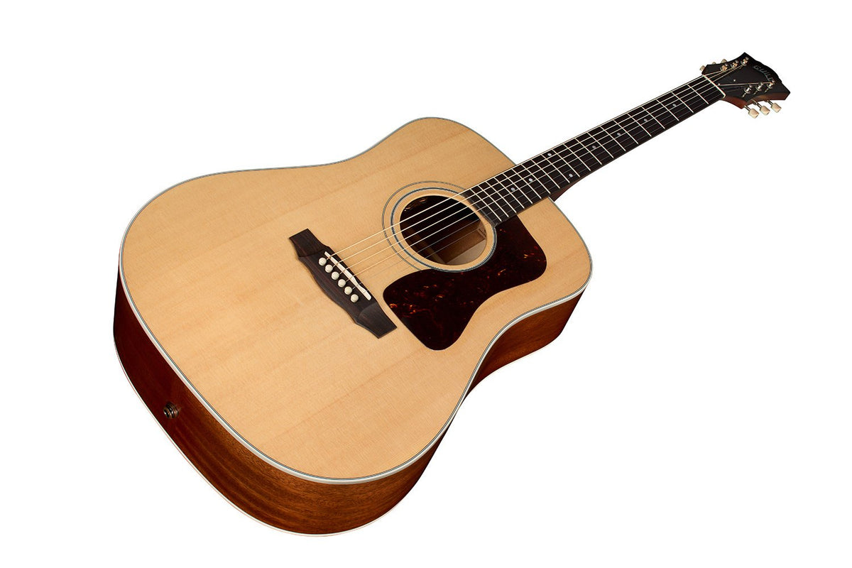 Đàn guitar acoustic điện Guild D-40E Standard màu Natural – góc nghiêng 3/4 toàn thân
