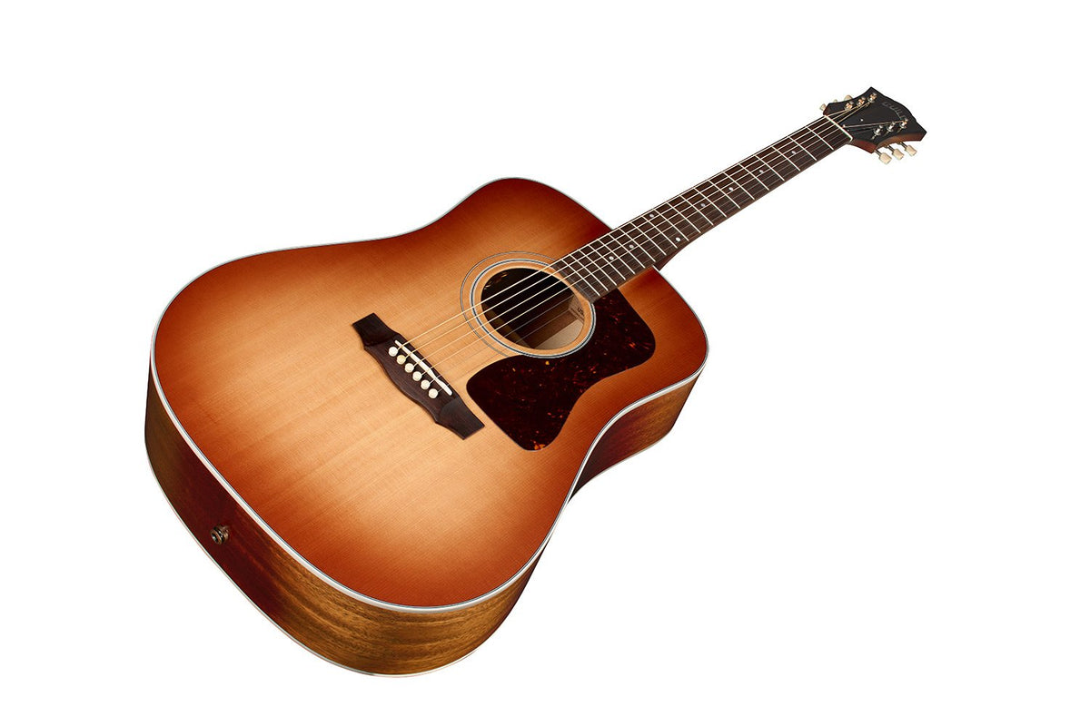 Đàn guitar acoustic điện Guild D-40E Standard màu Pacific Sunset Burst – góc nghiêng 3/4 toàn thân