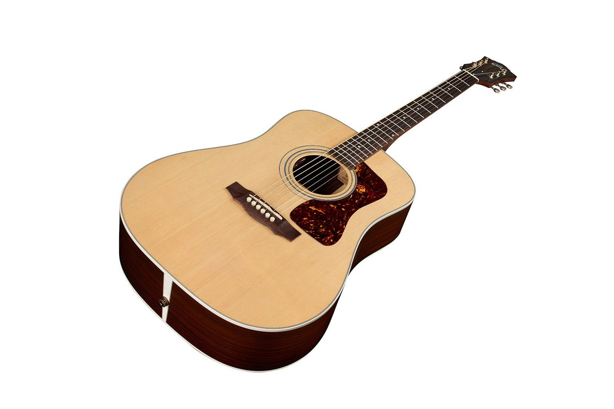 Đàn guitar acoustic điện Guild D-50E Standard màu Natural – góc nghiêng 3/4 toàn thân