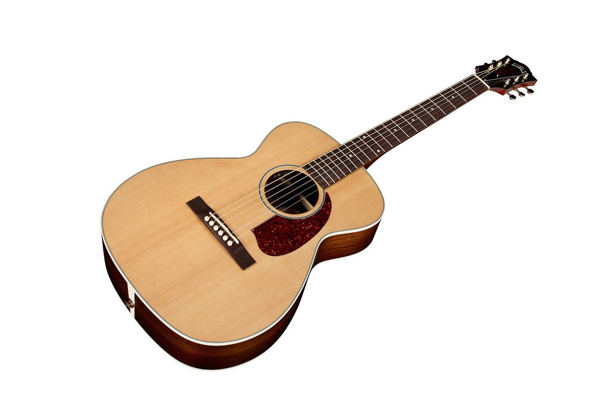 Đàn guitar acoustic điện Guild M-50E Standard màu Natural – góc nghiêng 3/4 toàn thân