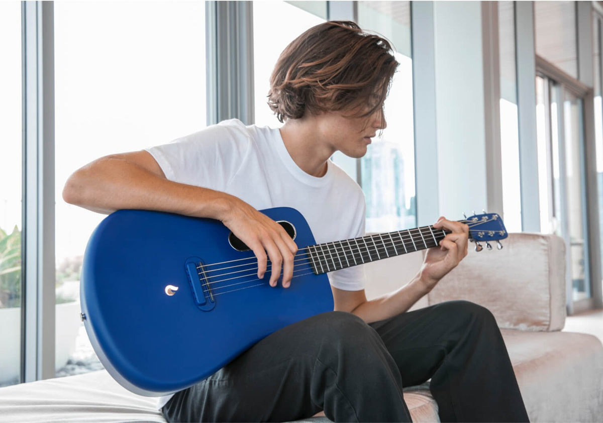 Đàn guitar acoustic điện Lava Me 2 EQ màu Blue – ảnh người chơi thực tế