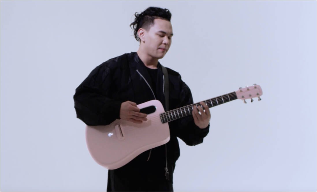 Đàn guitar acoustic Lava Me 2 màu Pink – ảnh người chơi thực tế