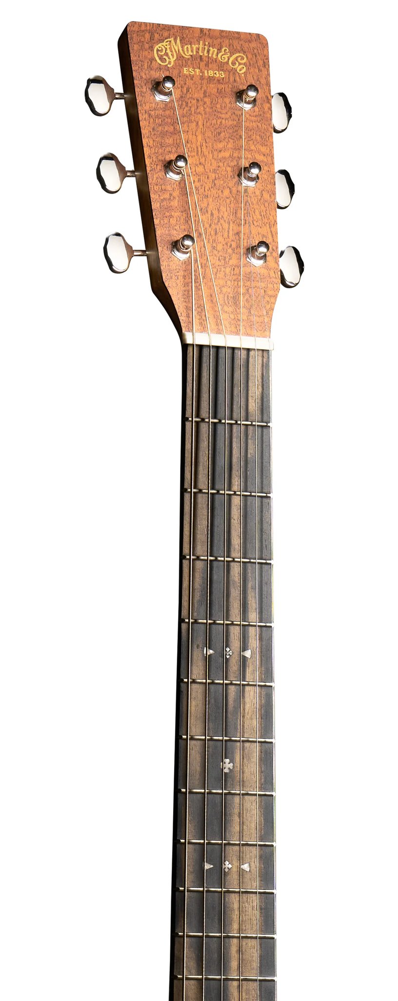 Đàn guitar acoustic điện Martin 000 Jr E Jeff Tweedy màu Tweedy Burst – cận đầu đàn và logo Martin