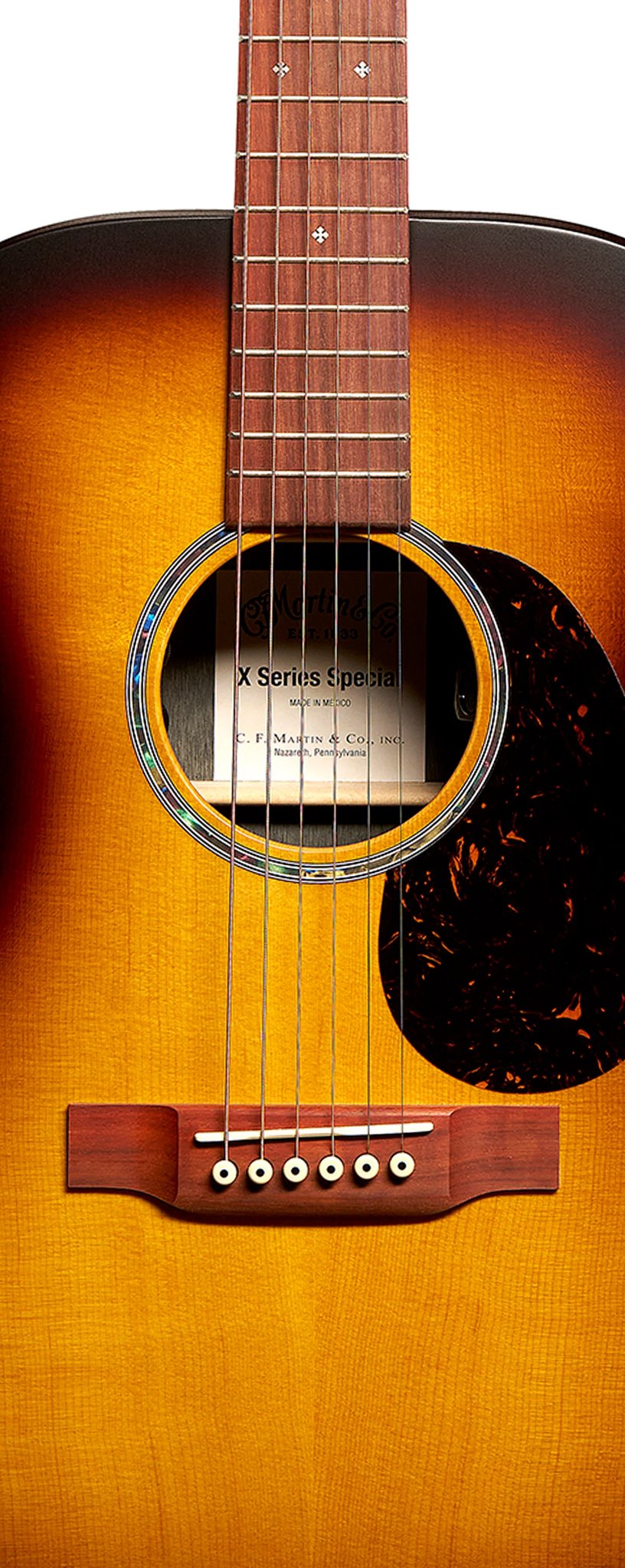 Đàn guitar acoustic điện Martin 000-X2E Brazilian Burst Special màu Vintage Burst – cận thùng đàn mặt trước