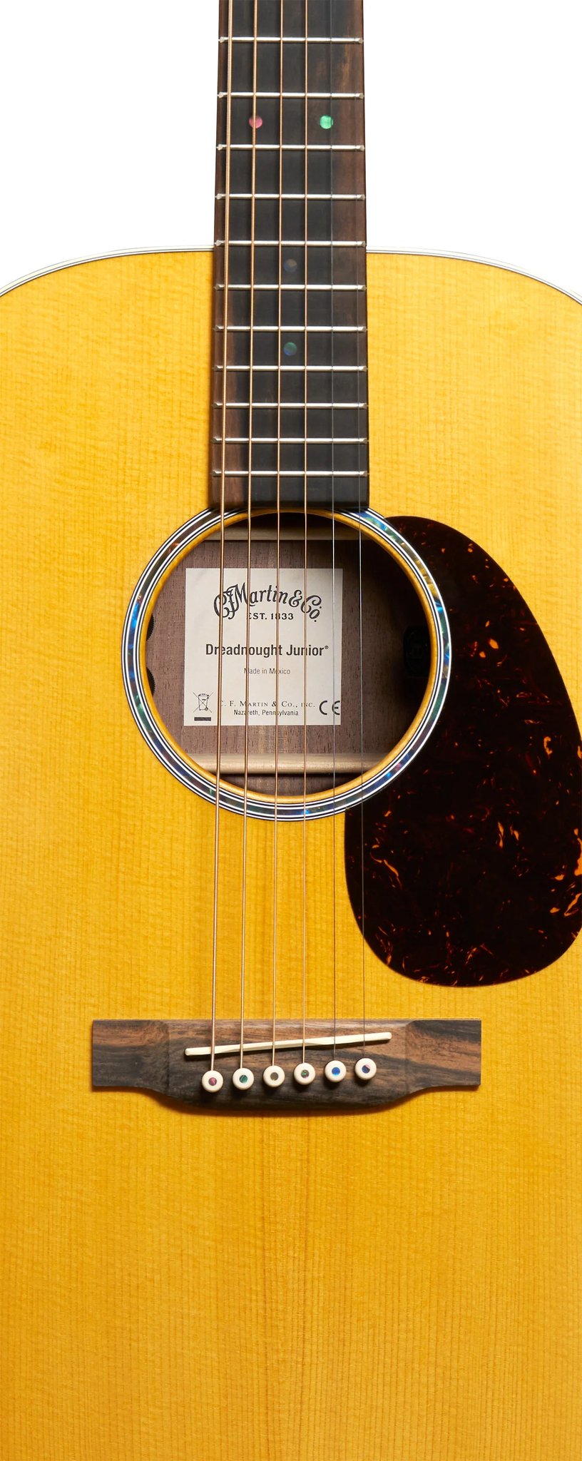 Đàn guitar acoustic điện Martin D Jr E Walnut màu Aging Toner – cận thùng đàn mặt trước