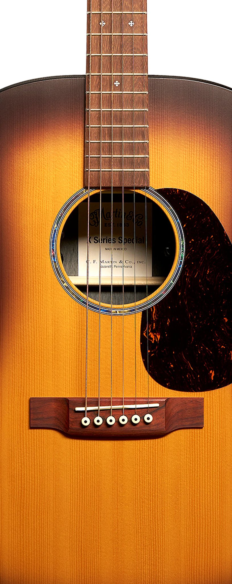 Đàn guitar acoustic điện Martin D-X2E Brazilian Burst Special màu Vintage Burst – cận thùng đàn mặt trước