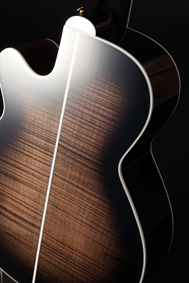 Đàn guitar acoustic điện Takamine EF450C-TT màu Transparent Blackburst – cận vân gỗ mặt lưng