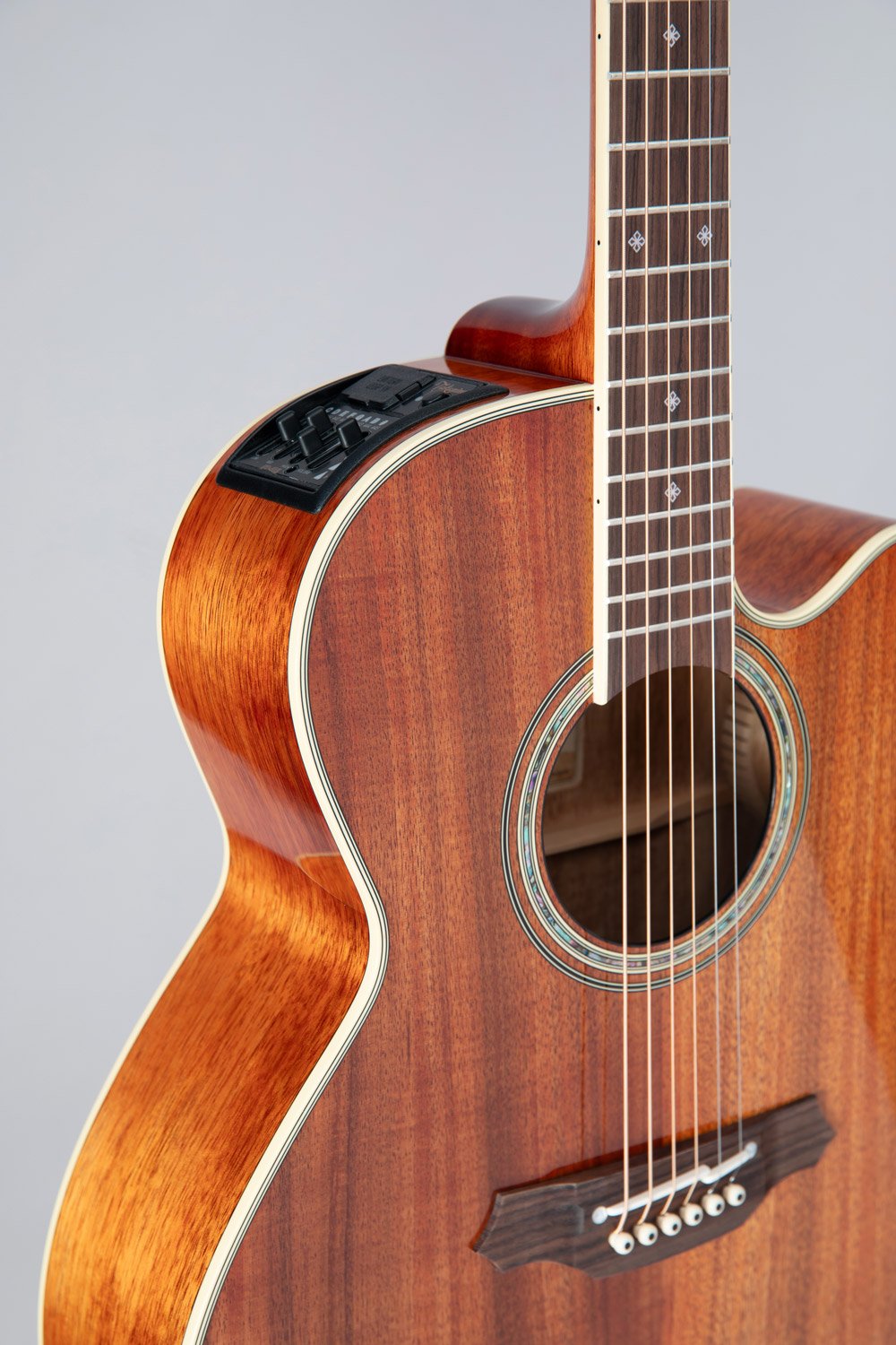 Đàn guitar acoustic điện Takamine EF508KC màu Natural sơn bóng – thùng đàn chụp nghiêng