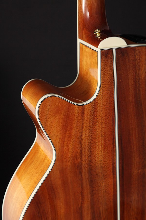 Đàn guitar acoustic điện Takamine GN77KCE màu Natural – thùng đàn chụp nghiêng