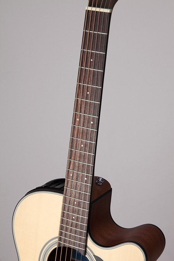 Đàn guitar acoustic điện Takamine GX18CE màu Natural Satin – thùng đàn chụp nghiêng