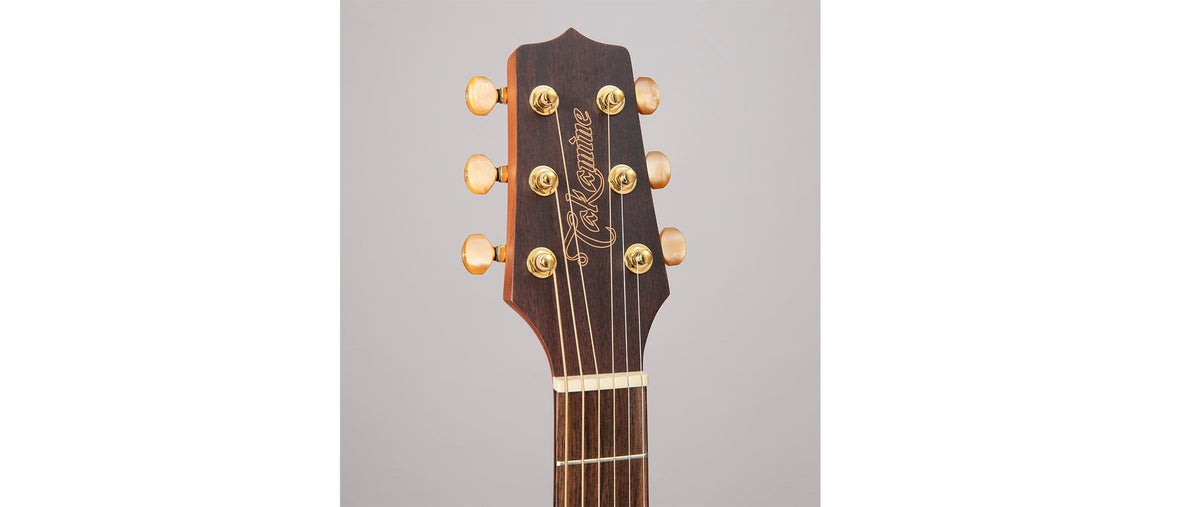 Đàn guitar acoustic điện Takamine GX31CE màu Natural Satin – cận đầu đàn và logo Takamine