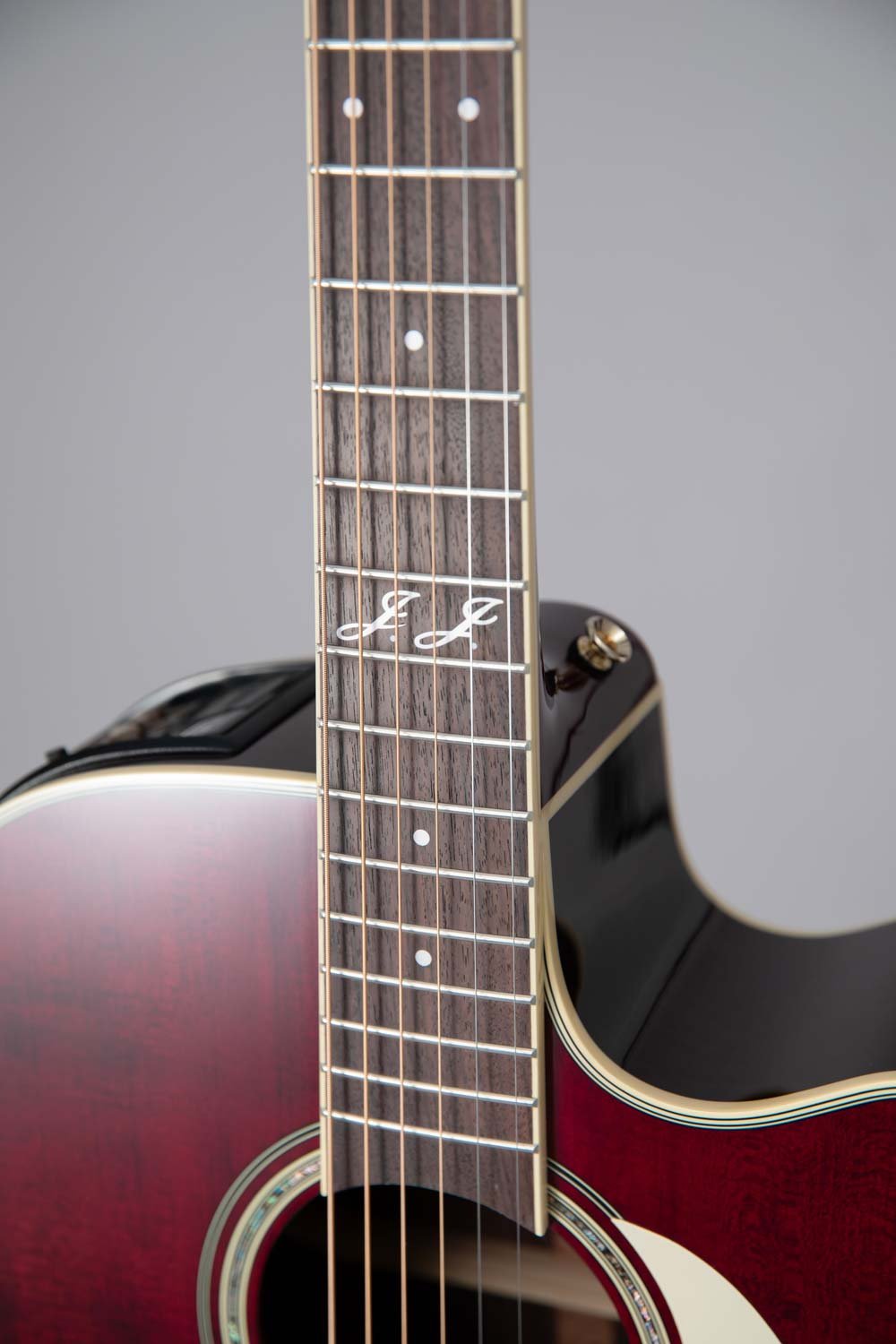 Đàn guitar acoustic điện Takamine JJ325SRCL màu đỏ bóng Red Stain – cận inlay trên mặt phím
