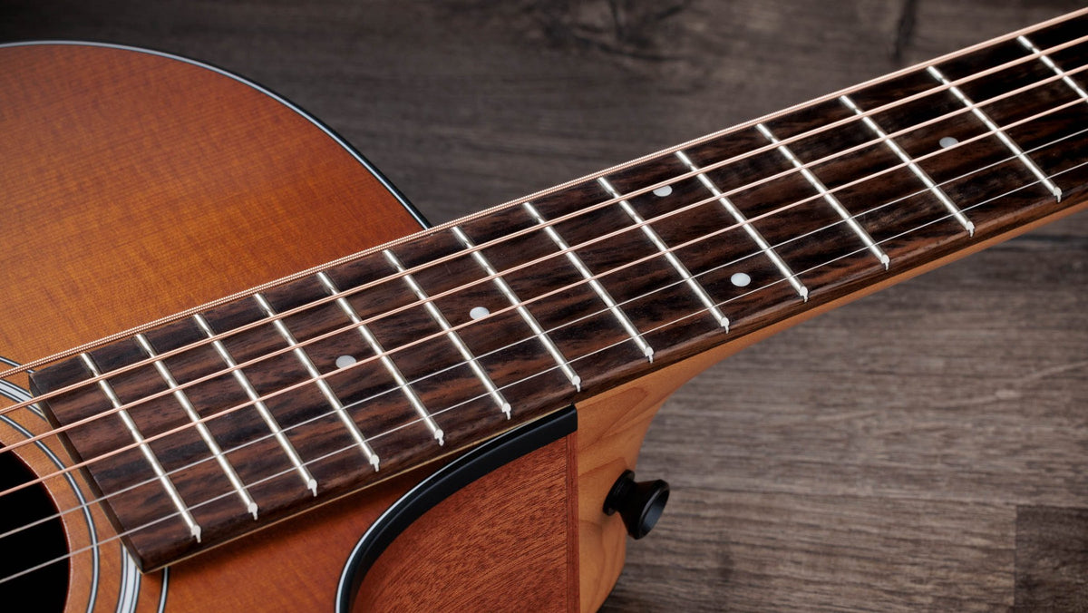 Đàn guitar acoustic điện Taylor 112ce Special Edition Honeyburst màu Honey Sunburst – cận cần đàn và mặt phím
