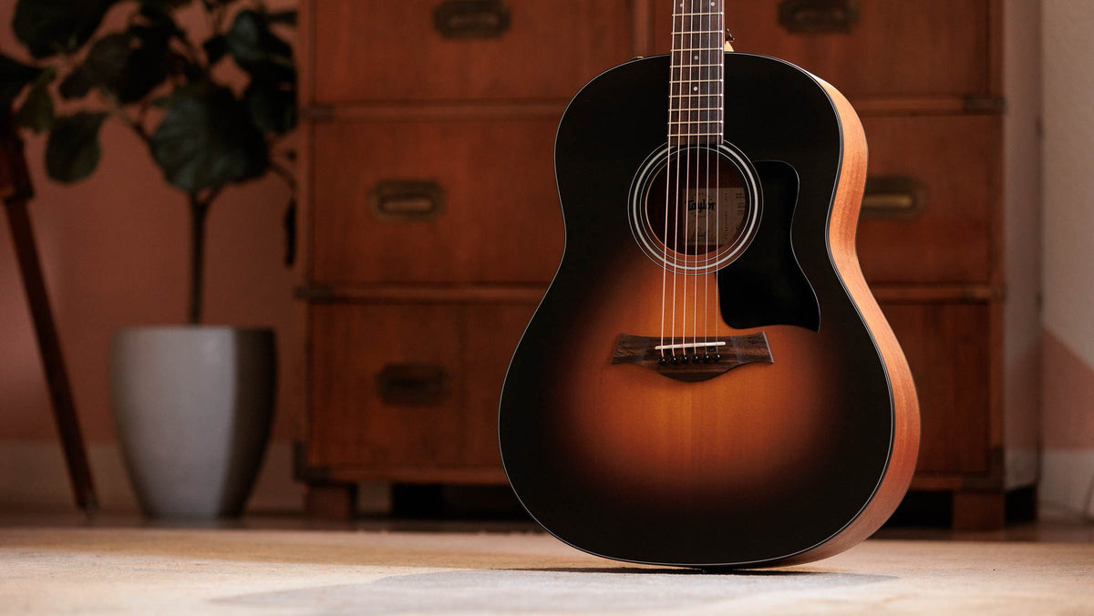 Đàn guitar acoustic điện Taylor 117e Special Edition màu Dark Tobacco Teardrop – ảnh chụp thực tế