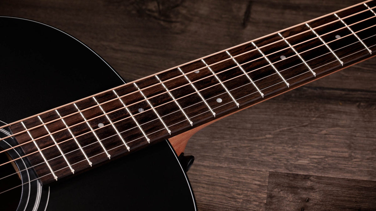 Đàn guitar acoustic điện Taylor 117e Special Edition màu Dark Tobacco Teardrop – cận cần đàn và mặt phím