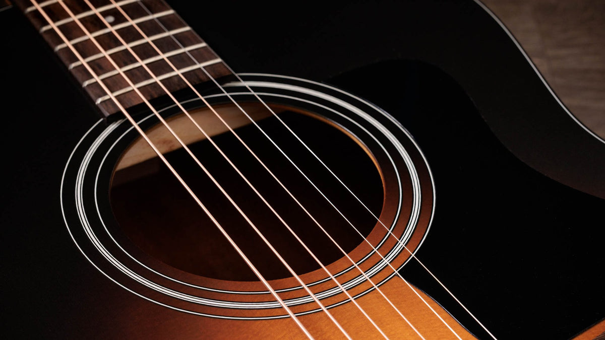 Đàn guitar acoustic điện Taylor 117e Special Edition màu Dark Tobacco Teardrop – cận hoa văn viền lỗ thoát âm (rosette)