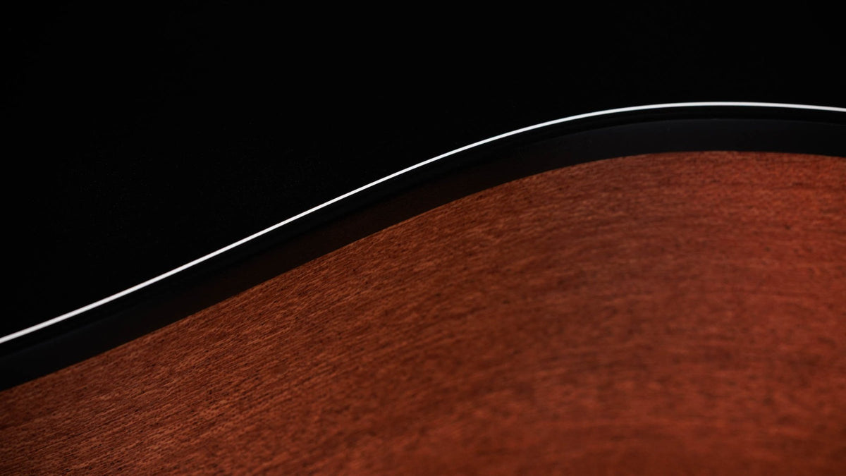 Đàn guitar acoustic điện Taylor 117e Special Edition màu Dark Tobacco Teardrop – cận hông đàn
