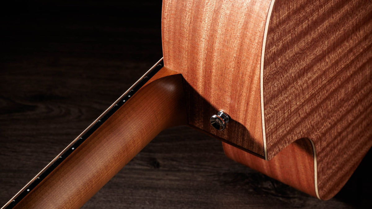 Đàn guitar acoustic điện Taylor 24ce màu Natural – cận gót cần nối thân đàn