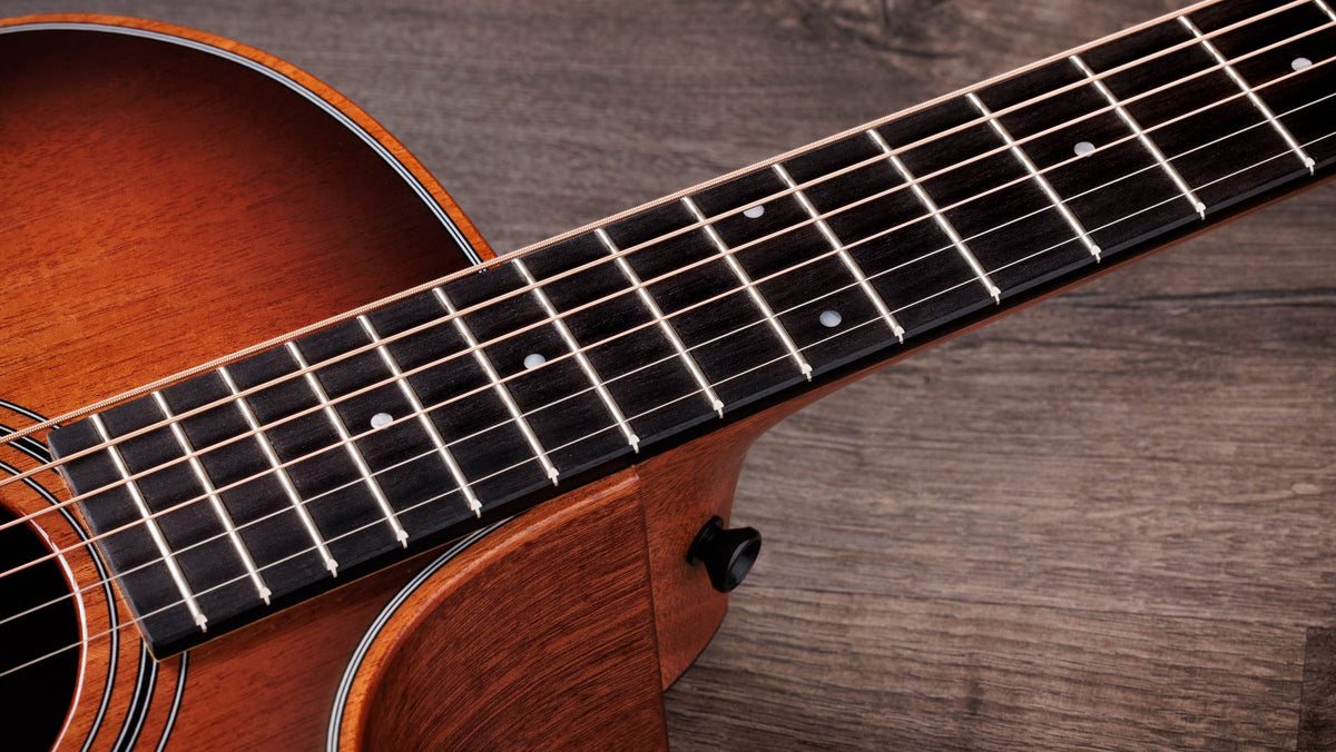 Đàn guitar acoustic điện Taylor 324ce Studio Special Edition màu Shaded Edgeburst – cận cần đàn và mặt phím