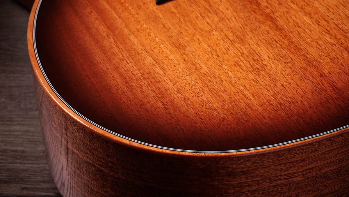 Đàn guitar acoustic điện Taylor 324ce Studio Special Edition màu Shaded Edgeburst – cận thùng đàn mặt trước