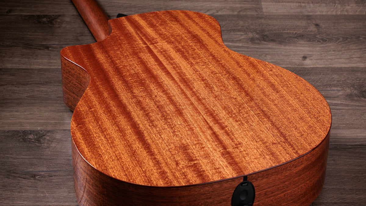 Đàn guitar acoustic điện Taylor 324ce Studio Special Edition màu Shaded Edgeburst – thùng đàn chụp nghiêng