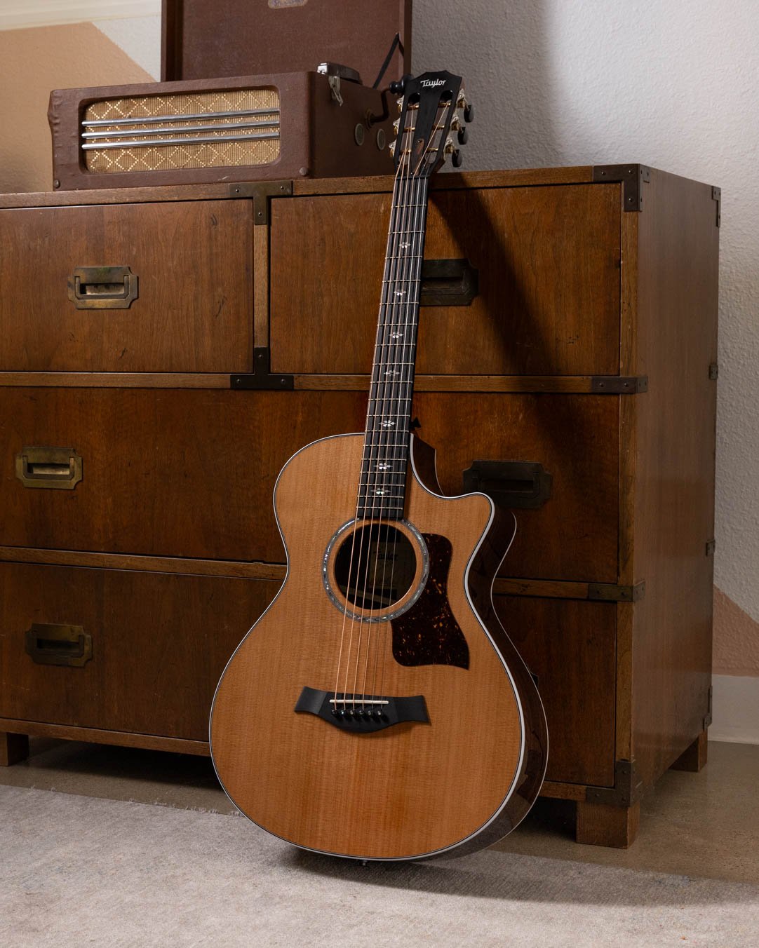 Đàn guitar acoustic điện Taylor 712ce 12-Fret – ảnh chụp thực tế