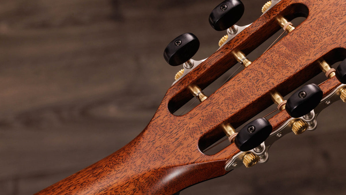 Đàn guitar acoustic điện Taylor 712ce 12-Fret – mặt sau đầu đàn và bộ khóa lên dây